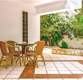 4 bedroom villa with pool close to beach on Akrotiri peninsula, sleeps 8